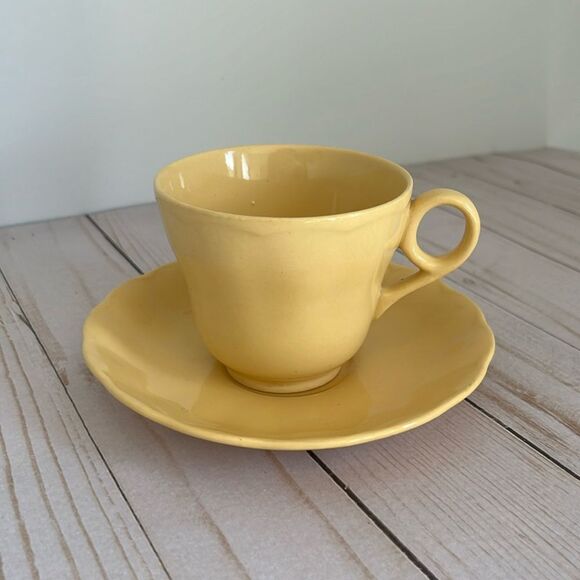 1950s Grindley Laburnum (yellow) Petalware teacup and saucer. - Picture 1 of 7